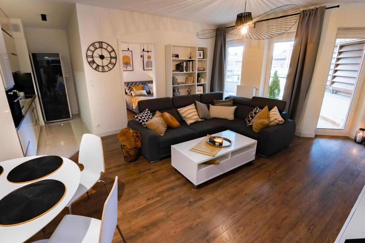 Ciekawe Miejsce B Apartment โควอบเซก ภายนอก รูปภาพ