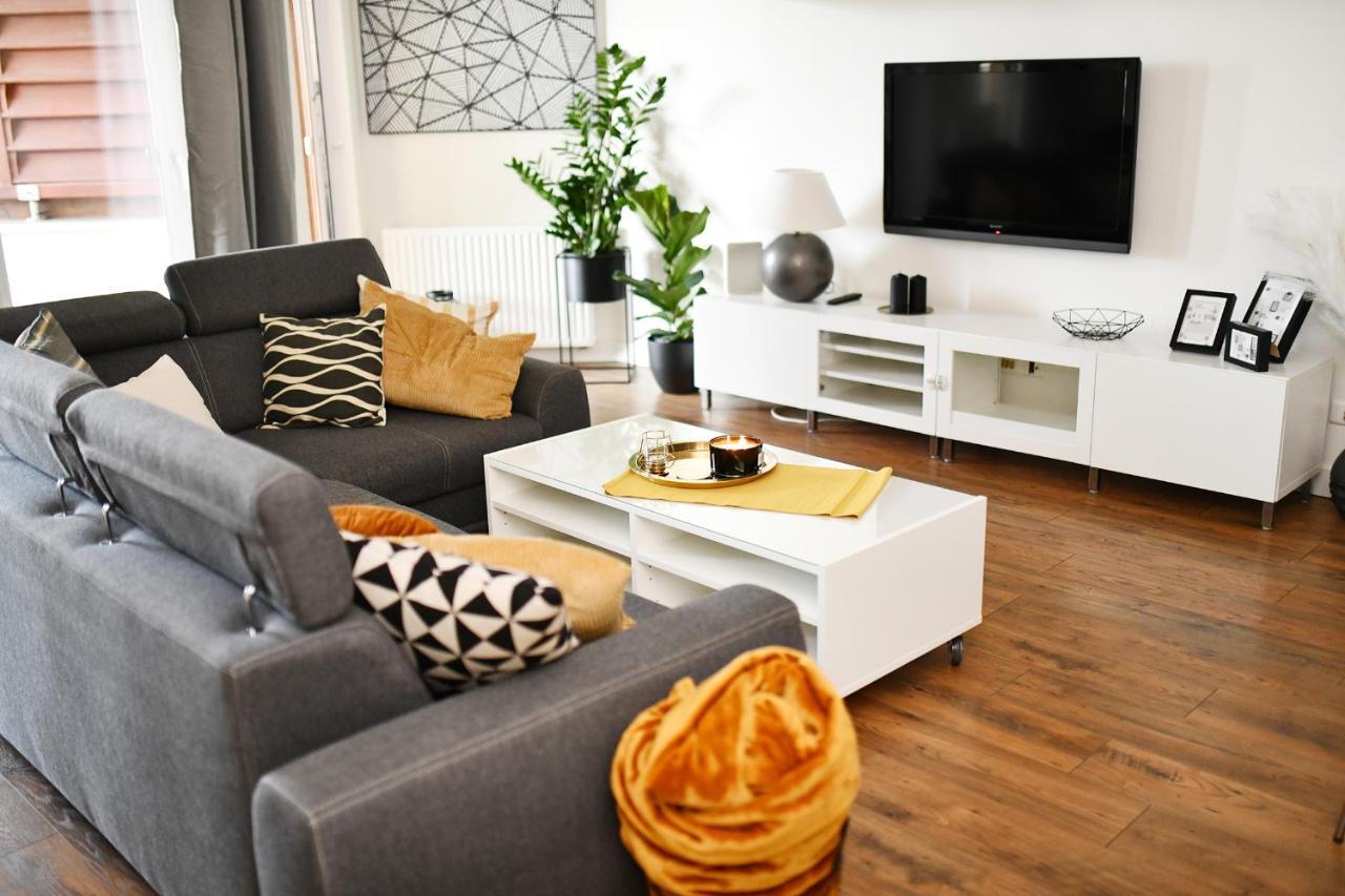 Ciekawe Miejsce B Apartment โควอบเซก ภายนอก รูปภาพ