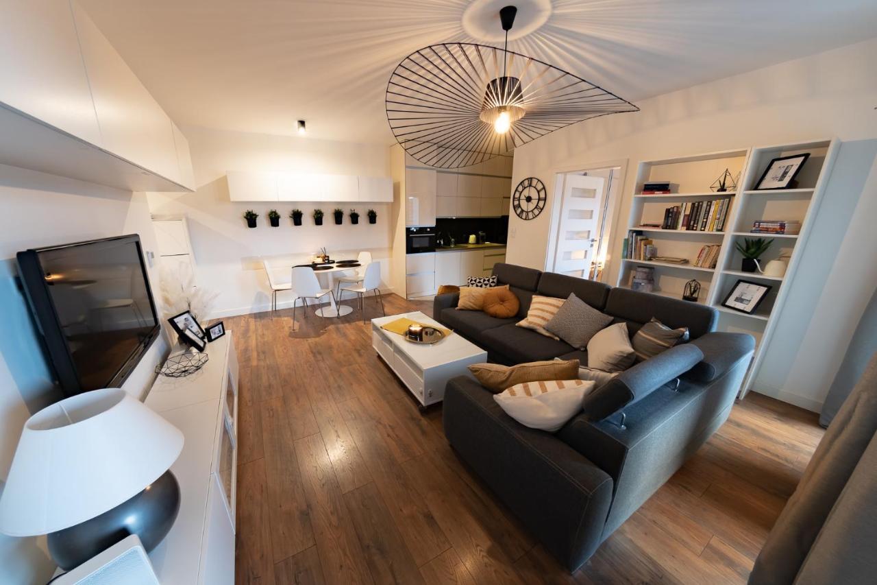 Ciekawe Miejsce B Apartment โควอบเซก ภายนอก รูปภาพ