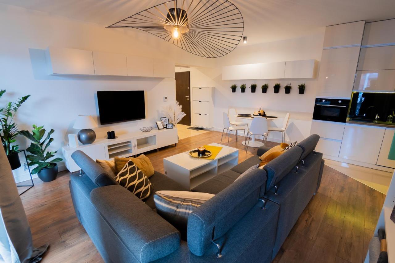 Ciekawe Miejsce B Apartment โควอบเซก ภายนอก รูปภาพ