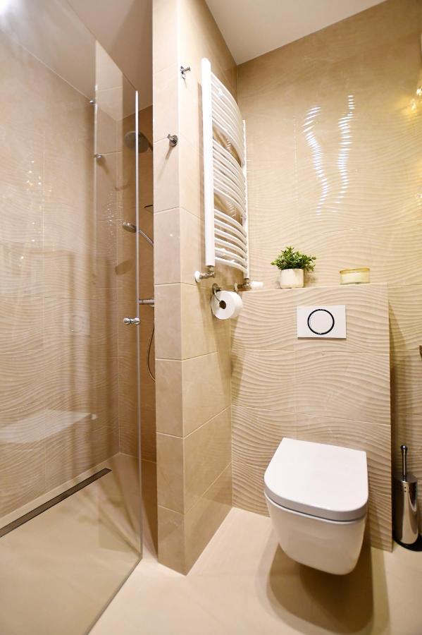 Ciekawe Miejsce B Apartment โควอบเซก ภายนอก รูปภาพ
